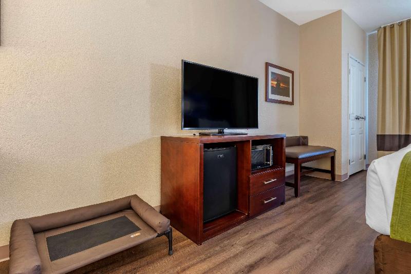 جناح, Comfort Suites Fernley