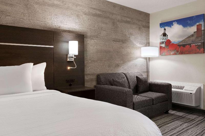 带大床的豪华间, Days Inn By Wyndham Kingston