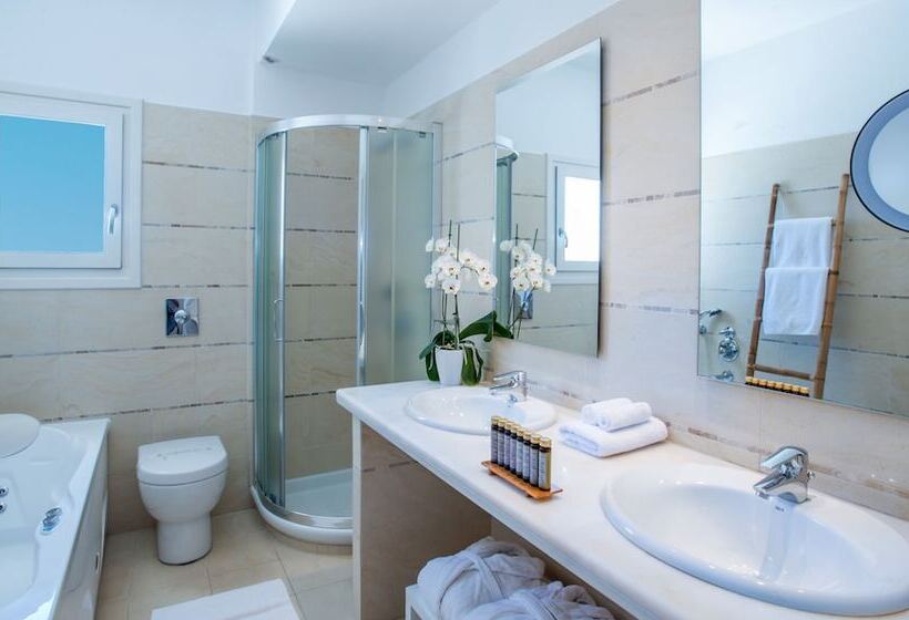 סוויטה עם ג'קוזי, נוף לים, Delight Boutique Hotel   Small Luxury Hotels Of The World