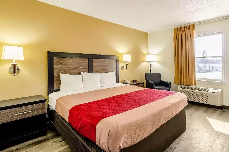 キングサイズベッドのスタンダードルーム, Econo Lodge Glade Springs I 81