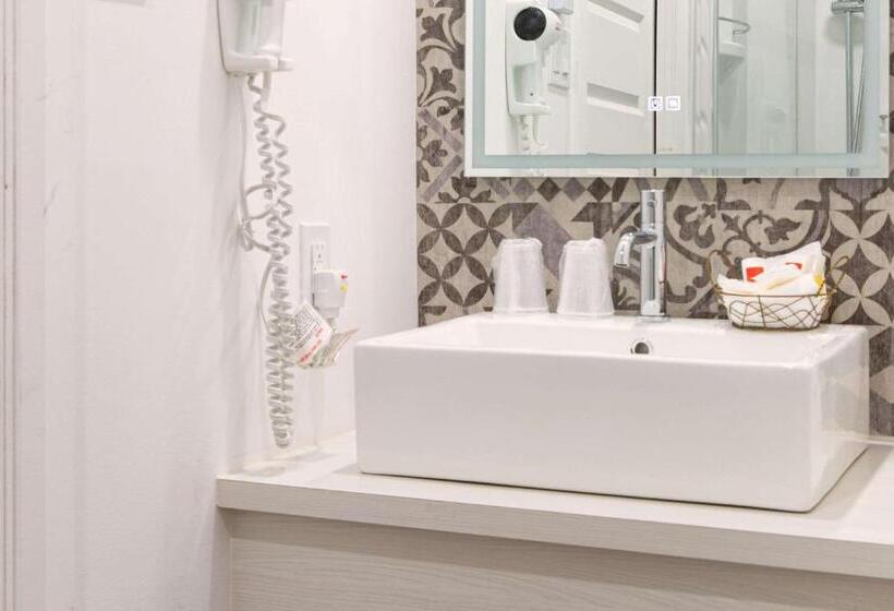 スタンダードルーム, Econo Lodge Inn & Suites