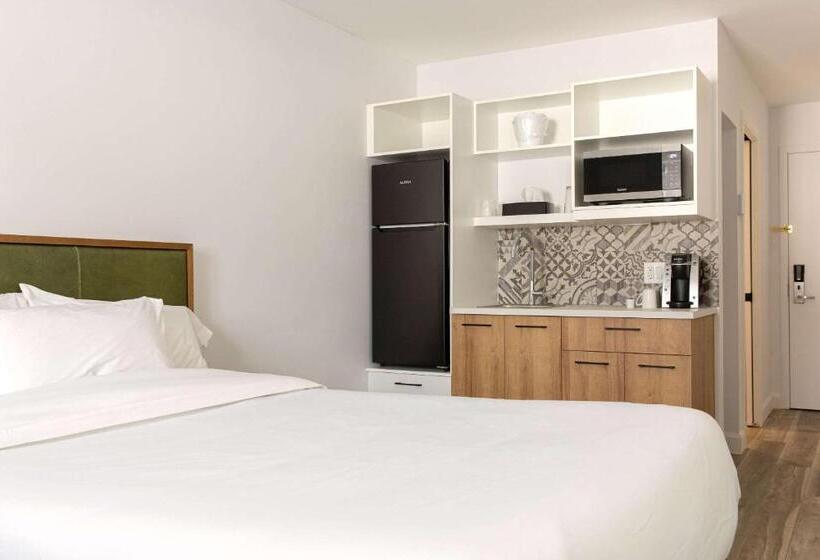 スタンダードルーム, Econo Lodge Inn & Suites