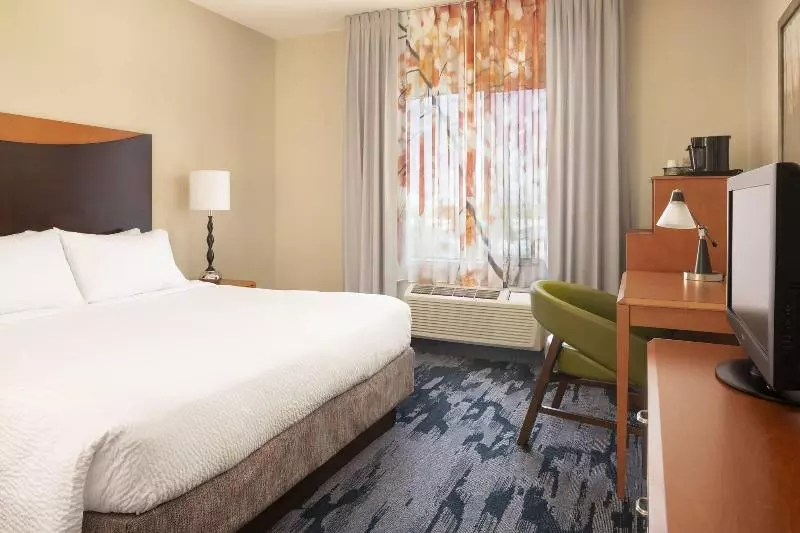 キングサイズベッドのスタンダードルーム, Fairfield Inn & Suites By Marriott Selma Kingsburg