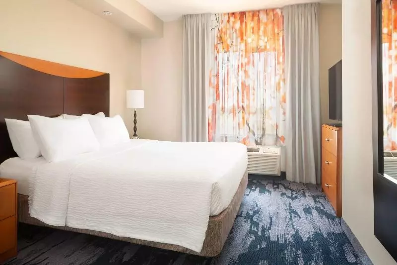 キングサイズベッドのスタンダードルーム, Fairfield Inn & Suites By Marriott Selma Kingsburg