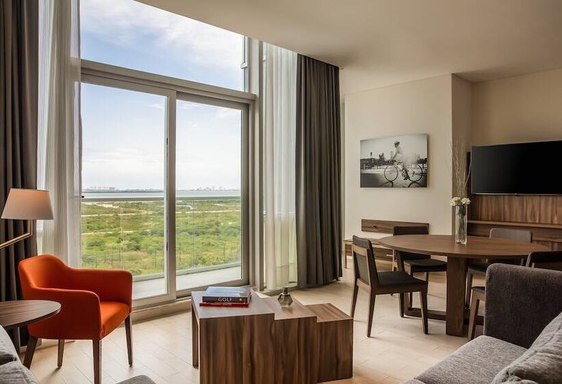 جناح جونيور, Fiesta Inn Cancun Las Americas