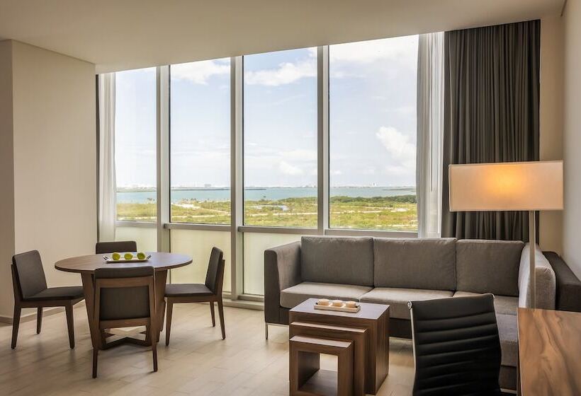 جناح جونيور, Fiesta Inn Cancun Las Americas