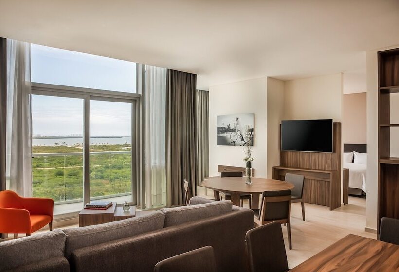 جناح جونيور, Fiesta Inn Cancun Las Americas