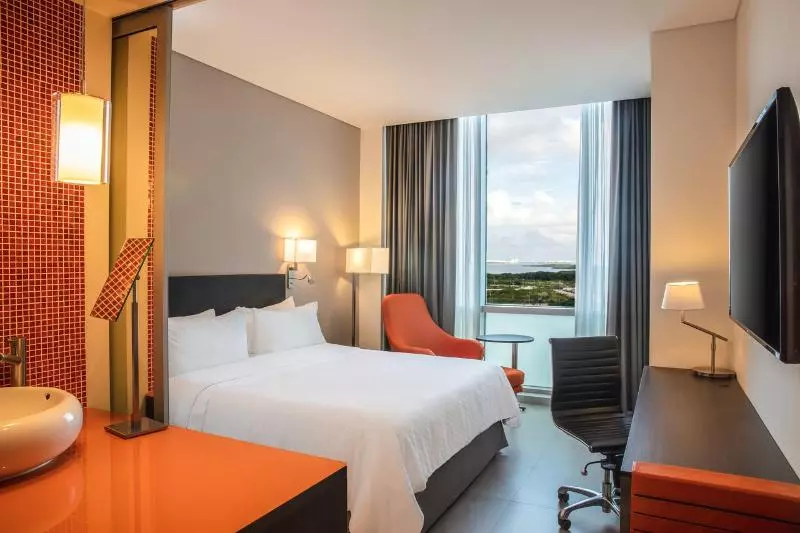 キングサイズベッドのスーペリアルーム, Fiesta Inn Cancun Las Americas