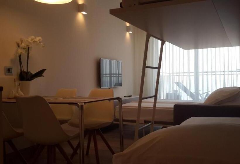 海の見えるスタンダードスタジオ, International Beach