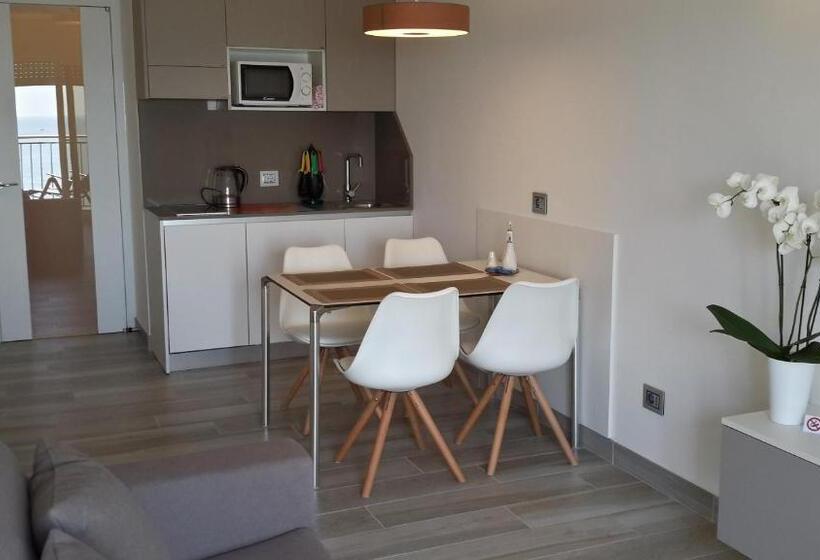 海の見えるスタンダードスタジオ, International Beach