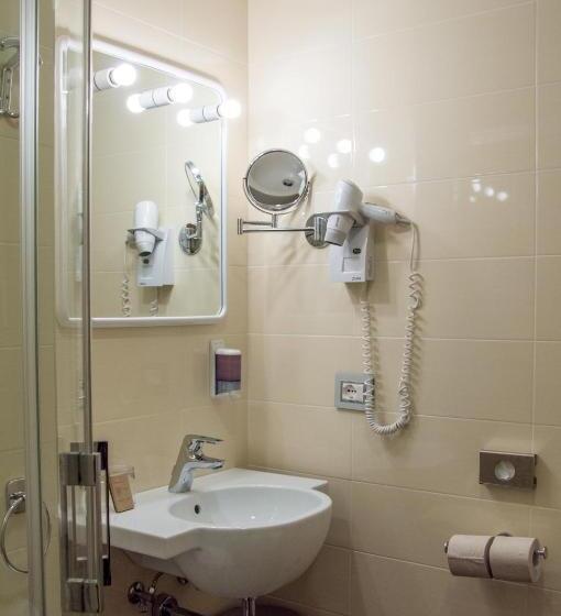 スタンダードシングルルーム, International Beach