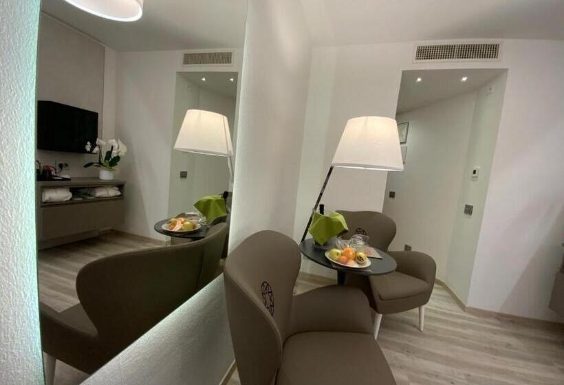 ジュニアスイート, International Beach