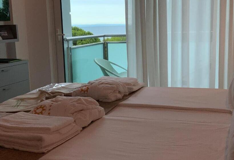 デラックスルーム, International Beach