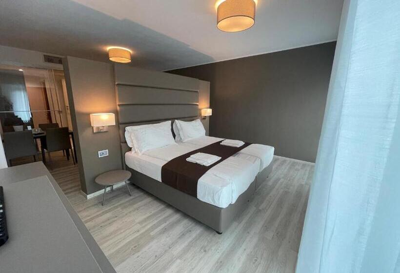 デラックススタジオ, International Beach