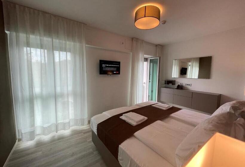 デラックススタジオ, International Beach