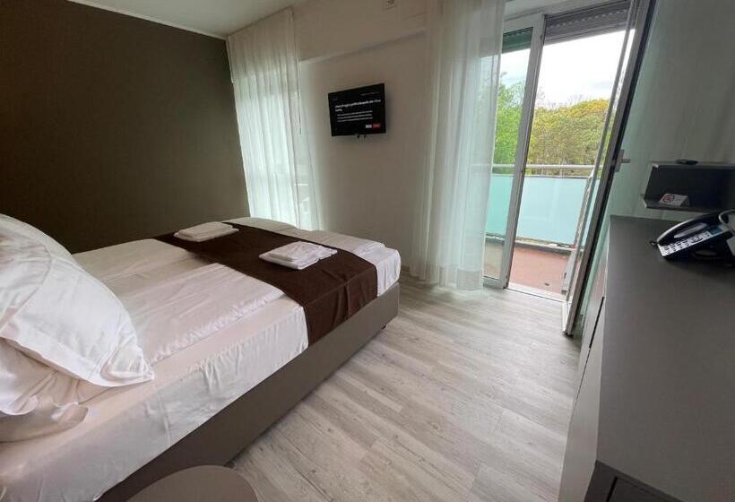 デラックススタジオ, International Beach