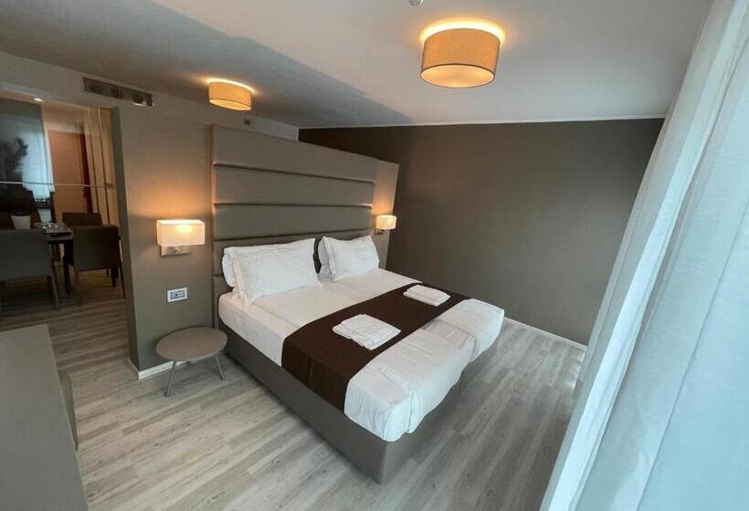 デラックススタジオ, International Beach