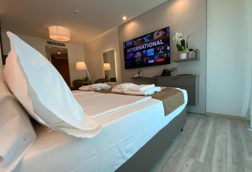 ジュニアスイート, International Beach