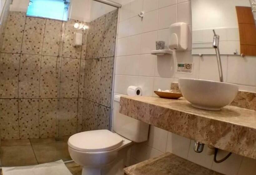 デラックストリプルルーム, Pousada Pe Na Estrada