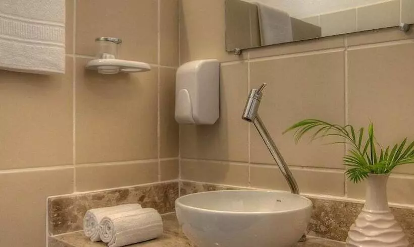 Deluxe Kolmen Hengen Huone, Pousada Pe Na Estrada