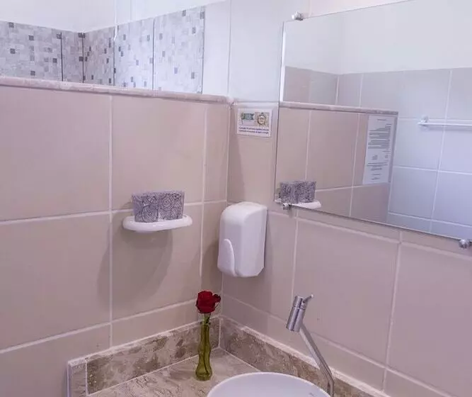 Deluxe Kolmen Hengen Huone, Pousada Pe Na Estrada