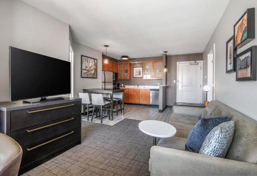 Люкс 2 Спальни, Residence Inn Phoenix Glendale Sports & Entertainment District