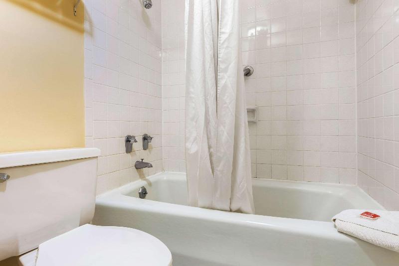 غرفة قياسية سرير كينج, Super 8 By Wyndham Perrysburg Toledo