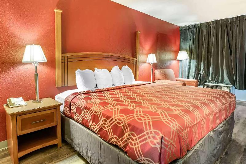 غرفة قياسية سرير كينج, Super 8 By Wyndham Perrysburg Toledo