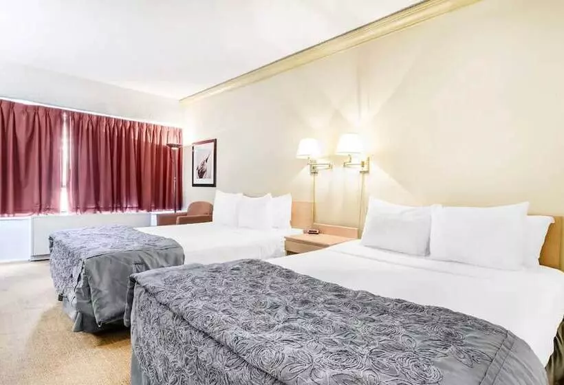 ２ダブルベッドのスタンダードルーム, Travelodge By Wyndham Troisrivieres