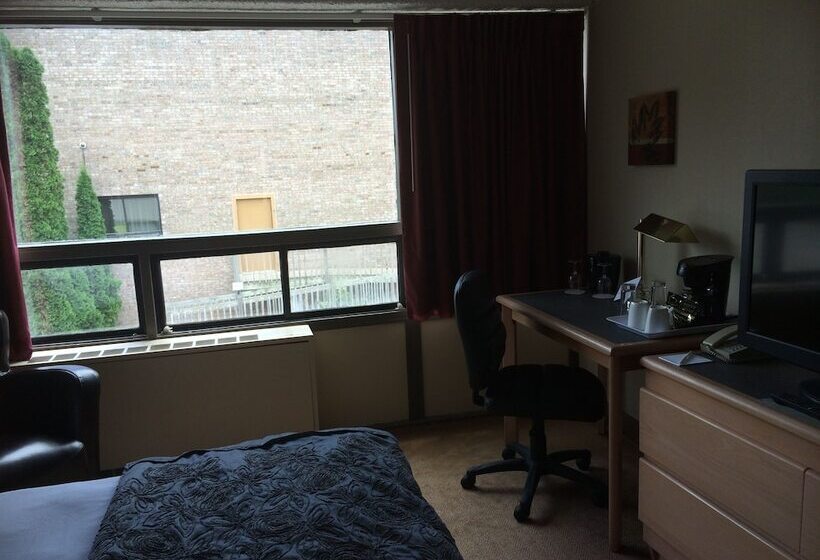 带2个双人床的标准工作室, Travelodge By Wyndham Troisrivieres