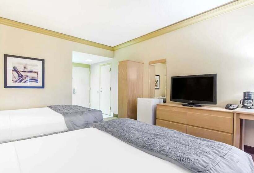 ２ダブルベッドのスタンダードルーム, Travelodge By Wyndham Troisrivieres