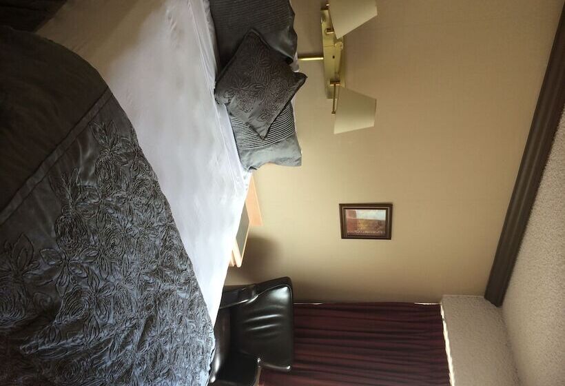 带2个双人床的标准工作室, Travelodge By Wyndham Troisrivieres