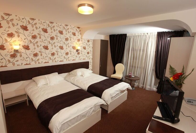 اتاق استاندارد, West Plaza