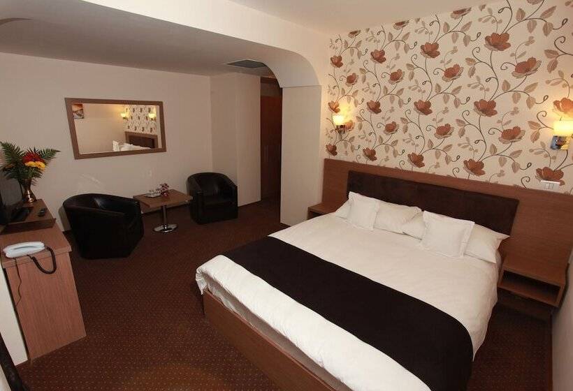 اتاق سوپریور, West Plaza