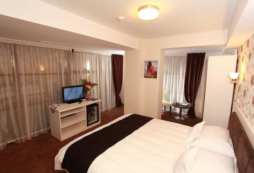 اتاق سوپریور, West Plaza