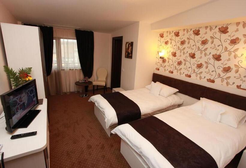 اتاق استاندارد, West Plaza