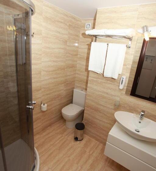 اتاق سوپریور, West Plaza