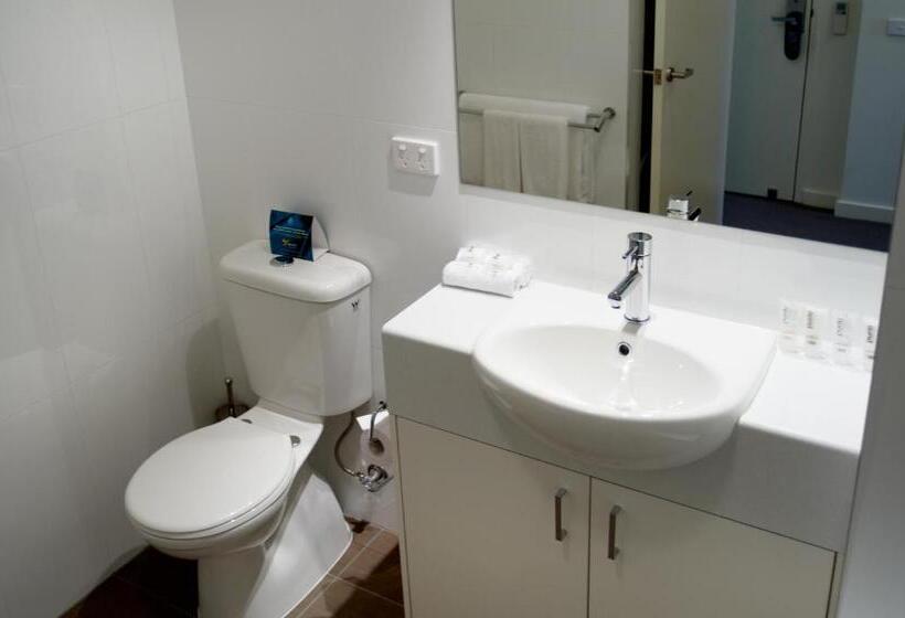 استودیوی استاندارد, Quest Cheltenham