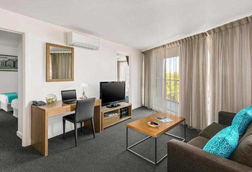 آپارتمان مدیریتی 2 خوابه, Quest Cheltenham