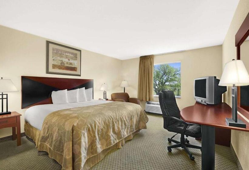 带大床的套房, Baymont By Wyndham Marrero