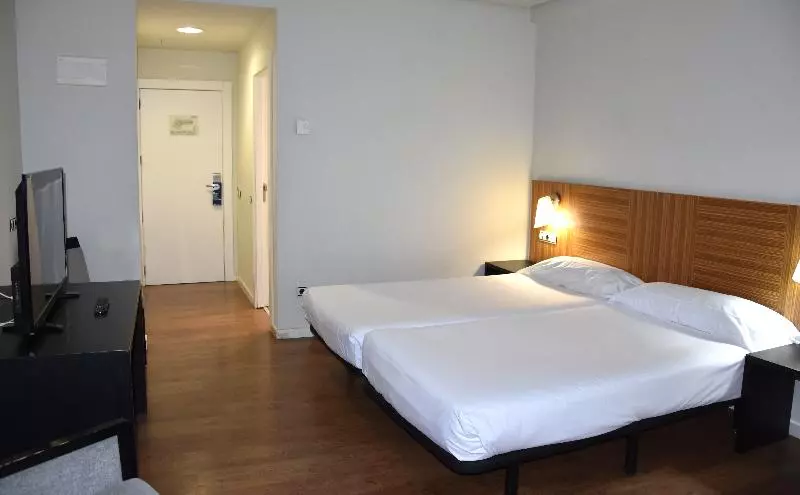 身障者適用キングサイズベッドルーム, Days Inn & Suites By Wyndham Pine Bluff