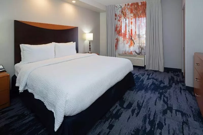キングサイズベッドのスタンダードルーム, Fairfield Inn & Suites Seattle Bremerton