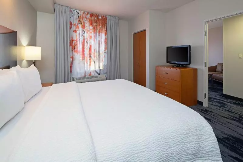 キングサイズベッドのスタンダードルーム, Fairfield Inn & Suites Seattle Bremerton