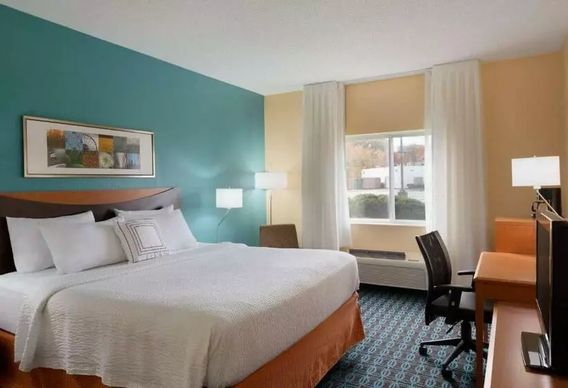 キングサイズベッドのスタンダードルーム, Fairfield Inn & Suites Youngstown Boardman Poland