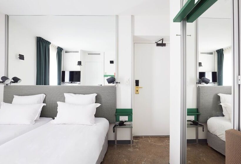 スタンダードルーム, French Theory