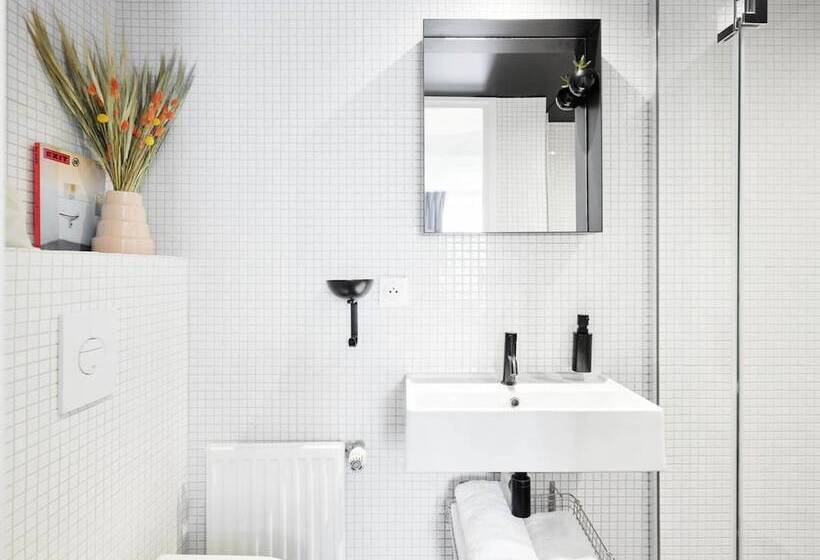 スーペリアールーム, French Theory