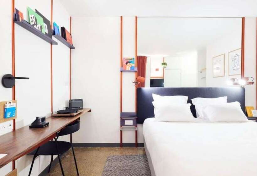 スーペリアールーム, French Theory