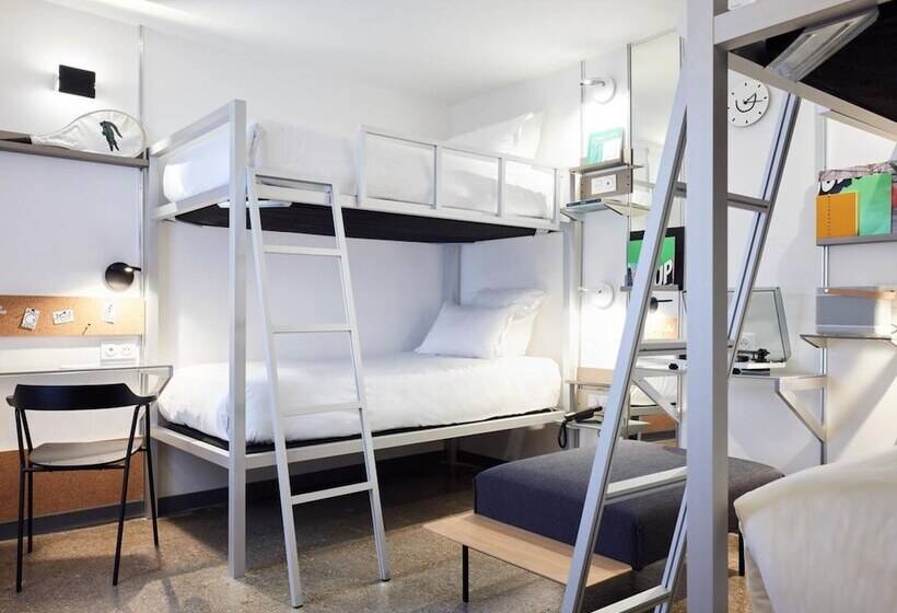 スタンダード４人部屋, French Theory