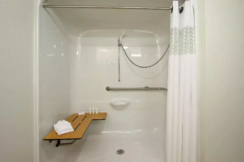 身障者適用スイートルーム, Holiday Inn Express Harrisburg West, An Ihg