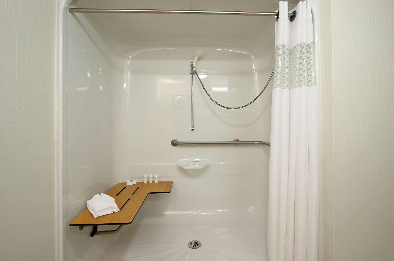 장애인을 위한 스위트, Holiday Inn Express Harrisburg West, An Ihg